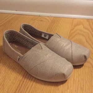 Toms burlap canvas metallic classic slip ons